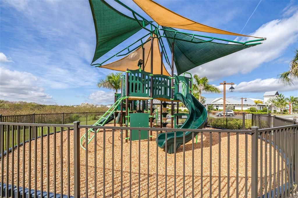 На продажу: $395,000 (4 спален, 2 ванн, 2035 Квадратных фут)