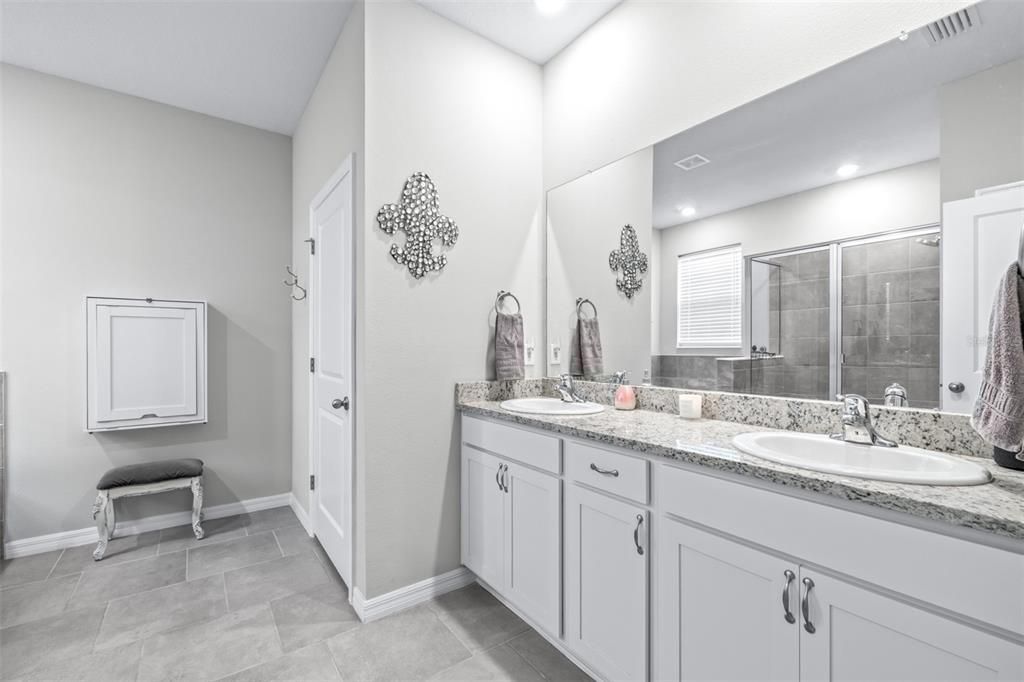 На продажу: $395,000 (4 спален, 2 ванн, 2035 Квадратных фут)