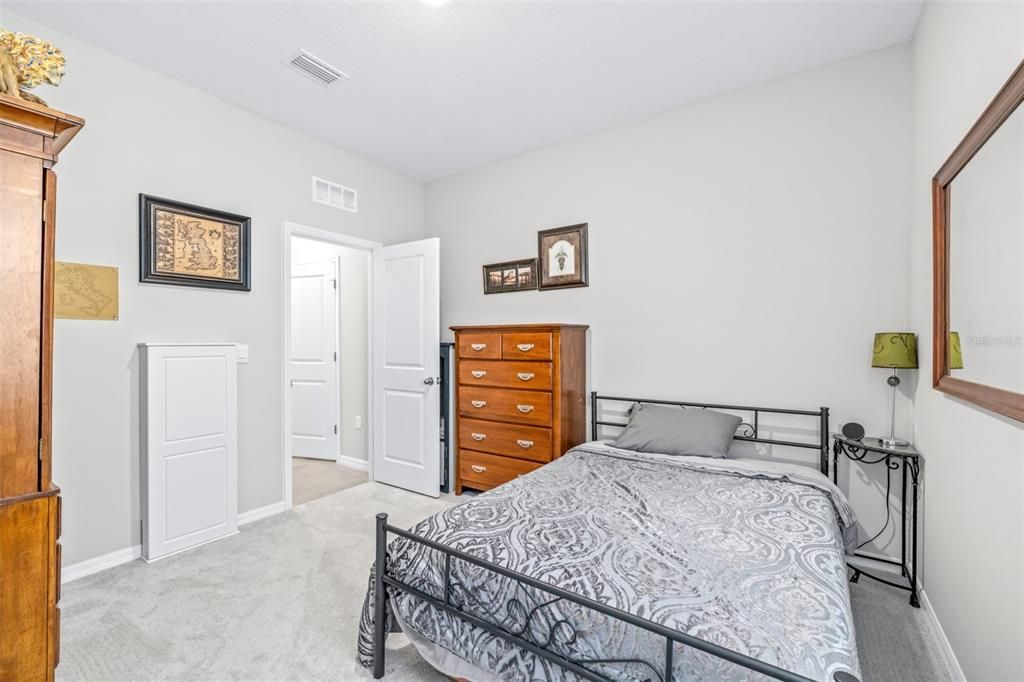 На продажу: $395,000 (4 спален, 2 ванн, 2035 Квадратных фут)