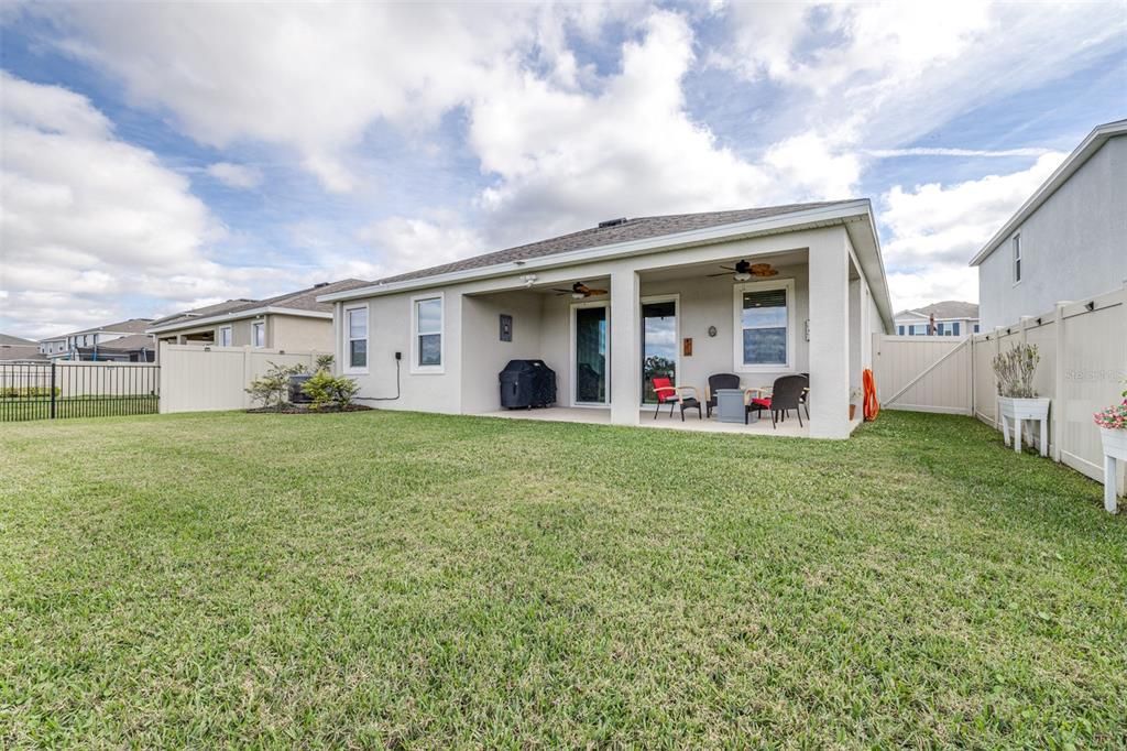 На продажу: $395,000 (4 спален, 2 ванн, 2035 Квадратных фут)