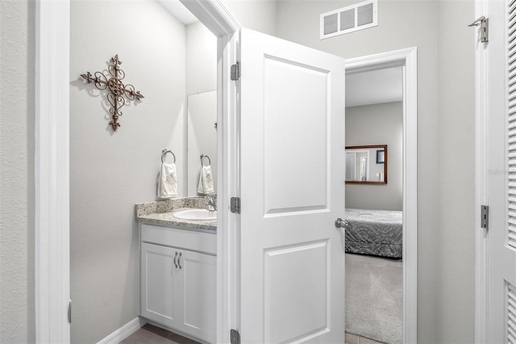 На продажу: $395,000 (4 спален, 2 ванн, 2035 Квадратных фут)