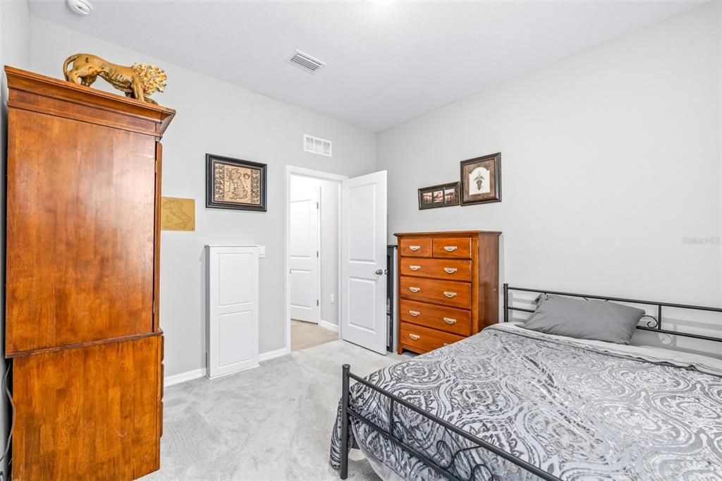 На продажу: $395,000 (4 спален, 2 ванн, 2035 Квадратных фут)