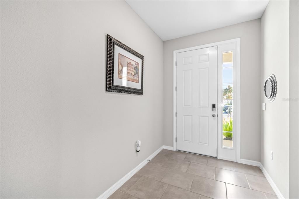 На продажу: $395,000 (4 спален, 2 ванн, 2035 Квадратных фут)