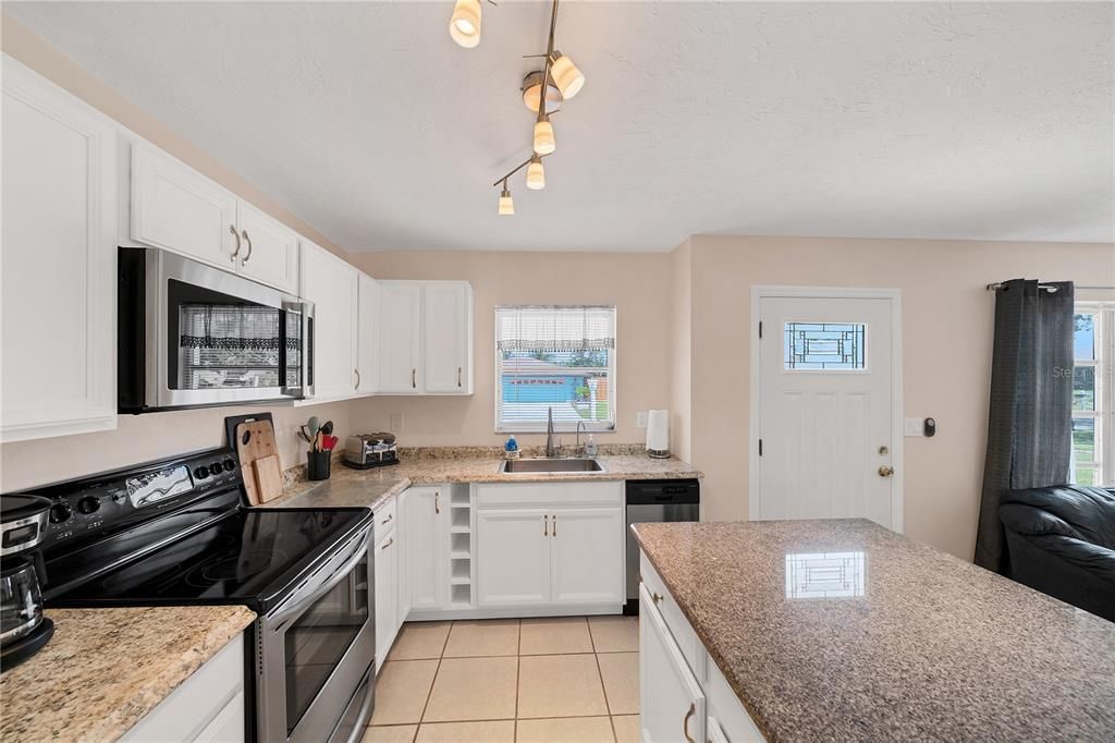 На продажу: $359,000 (2 спален, 2 ванн, 1143 Квадратных фут)