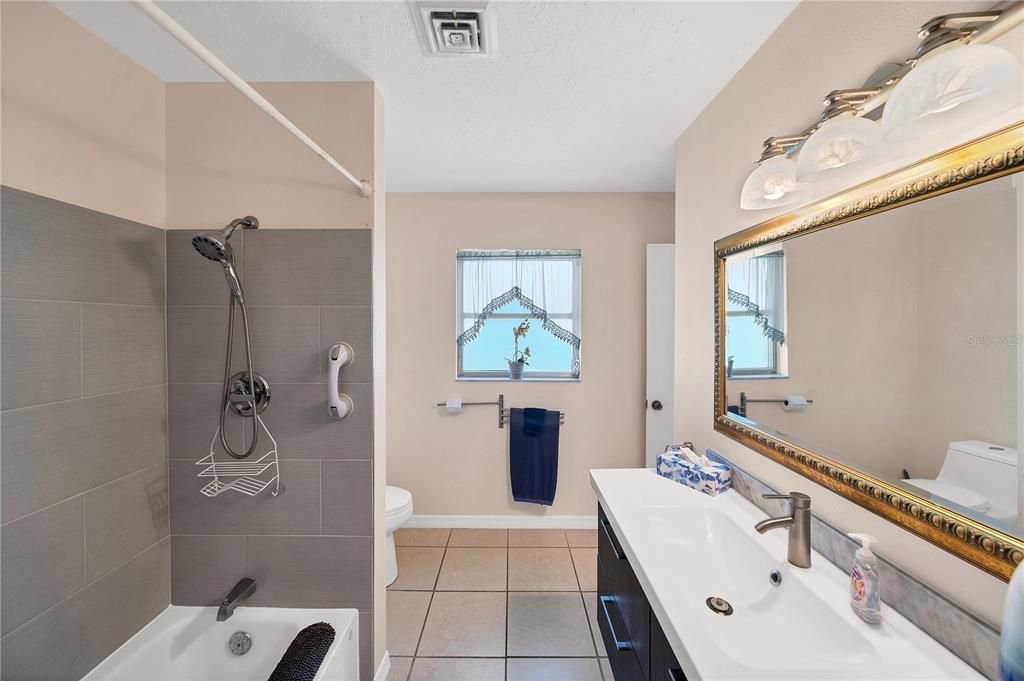 На продажу: $359,000 (2 спален, 2 ванн, 1143 Квадратных фут)