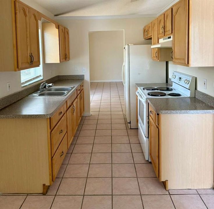 For Sale: $270,000 (3 beds, 2 baths, 1097 Square Feet)