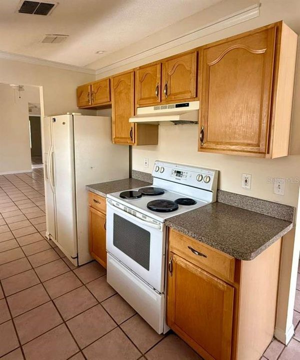 For Sale: $270,000 (3 beds, 2 baths, 1097 Square Feet)