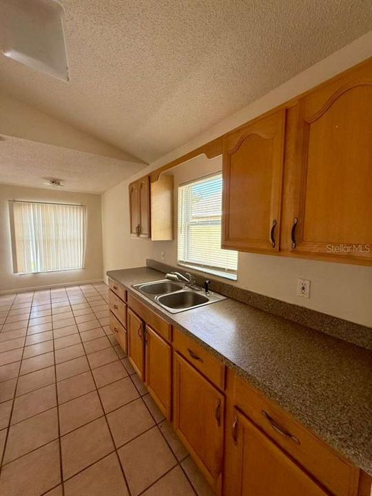 For Sale: $270,000 (3 beds, 2 baths, 1097 Square Feet)