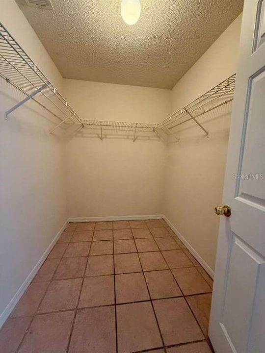 For Sale: $270,000 (3 beds, 2 baths, 1097 Square Feet)