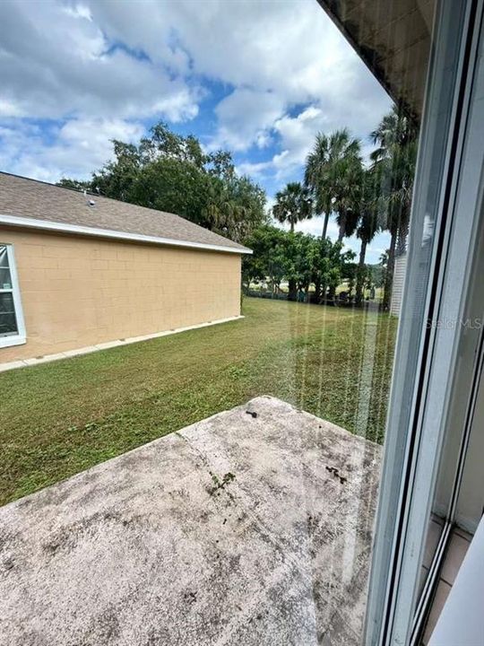 For Sale: $270,000 (3 beds, 2 baths, 1097 Square Feet)