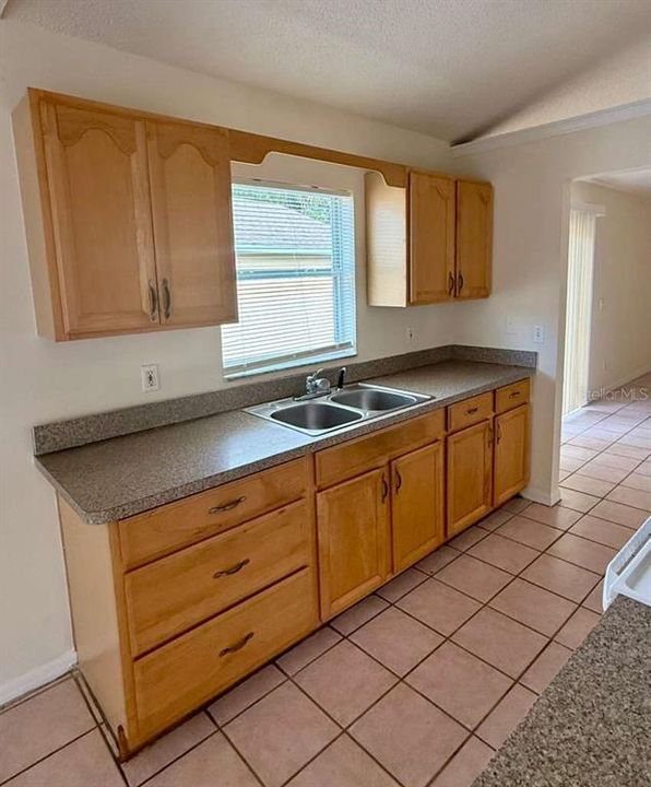 For Sale: $270,000 (3 beds, 2 baths, 1097 Square Feet)