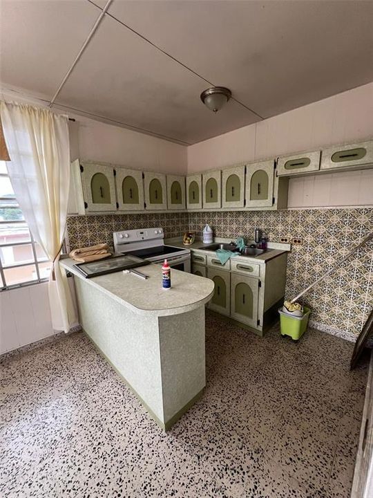 待售: $196,000 (3 贝兹, 1 浴室, 1000 平方英尺)