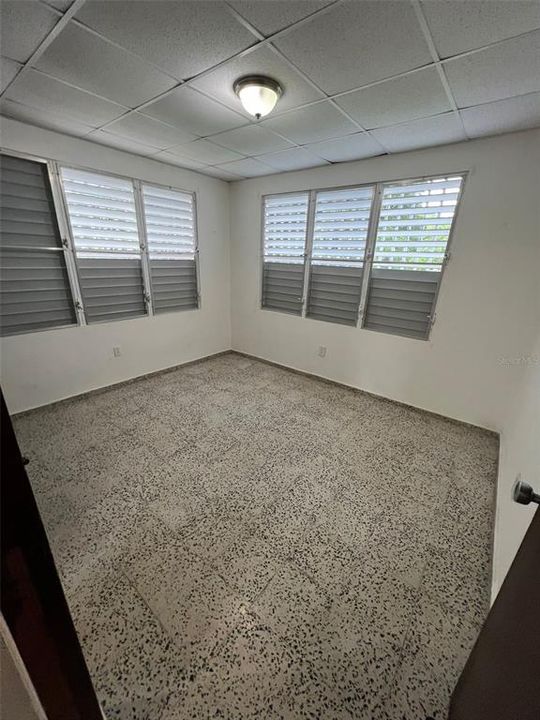 待售: $196,000 (3 贝兹, 1 浴室, 1000 平方英尺)