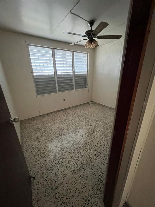 待售: $196,000 (3 贝兹, 1 浴室, 1000 平方英尺)