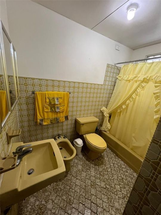 待售: $196,000 (3 贝兹, 1 浴室, 1000 平方英尺)