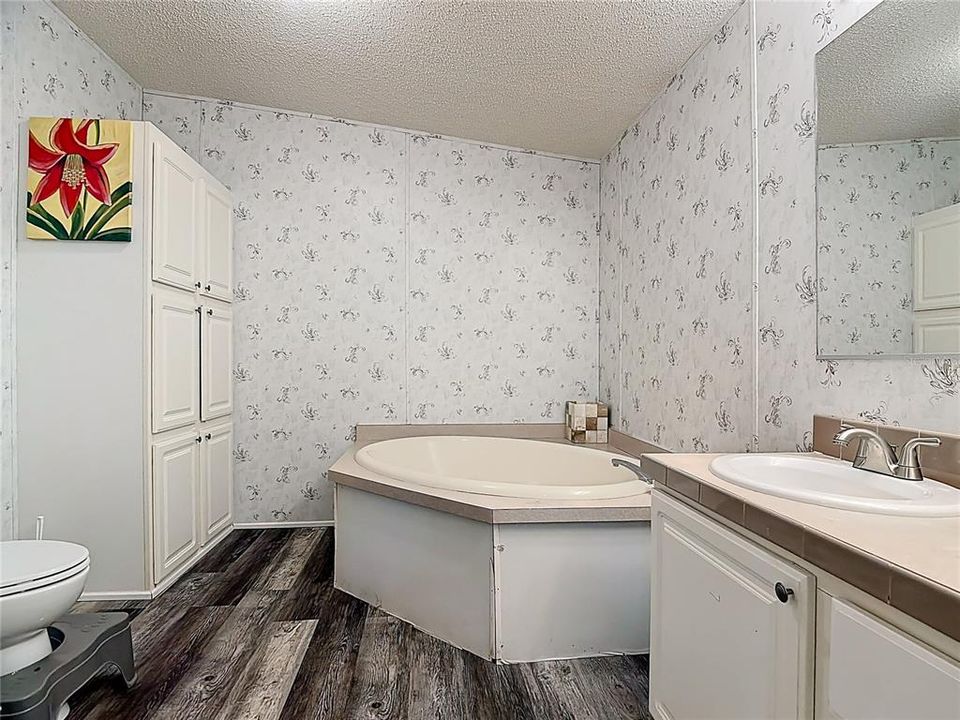 待售: $260,000 (3 贝兹, 2 浴室, 1792 平方英尺)