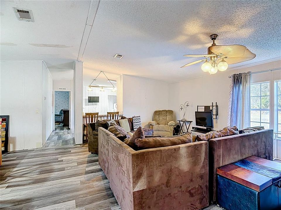 待售: $260,000 (3 贝兹, 2 浴室, 1792 平方英尺)