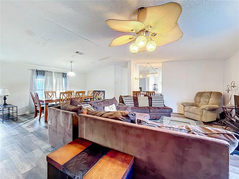 待售: $260,000 (3 贝兹, 2 浴室, 1792 平方英尺)