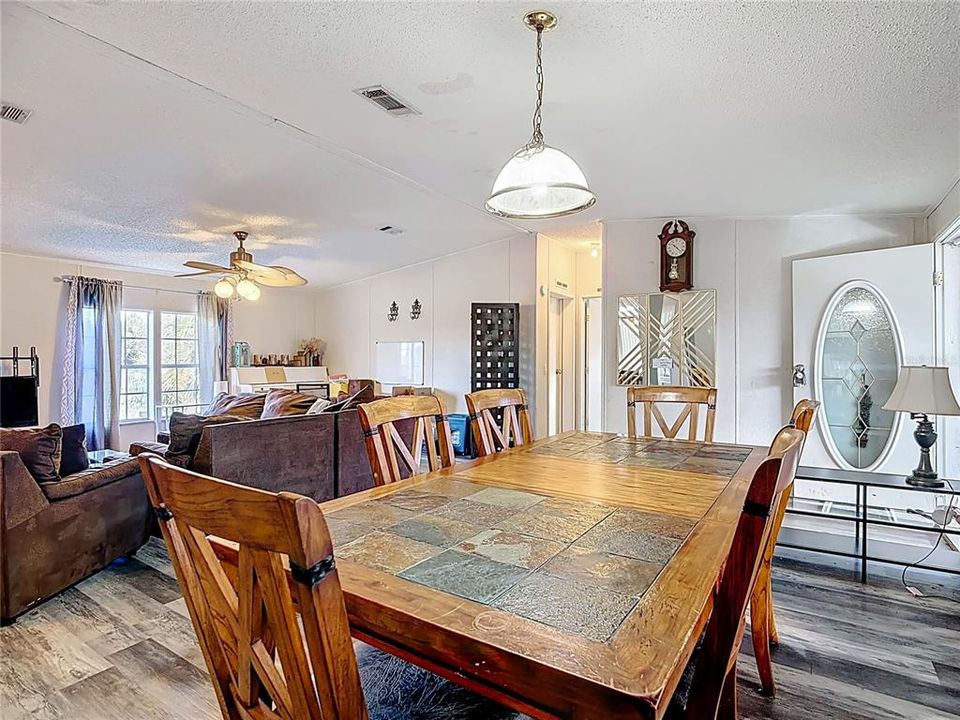 待售: $260,000 (3 贝兹, 2 浴室, 1792 平方英尺)