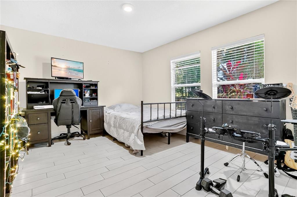 For Sale: $875,000 (4 beds, 3 baths, 2589 Square Feet)