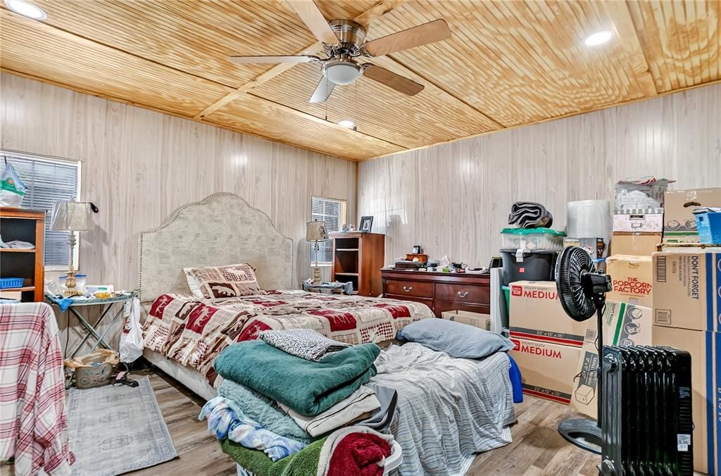 For Sale: $875,000 (4 beds, 3 baths, 2589 Square Feet)