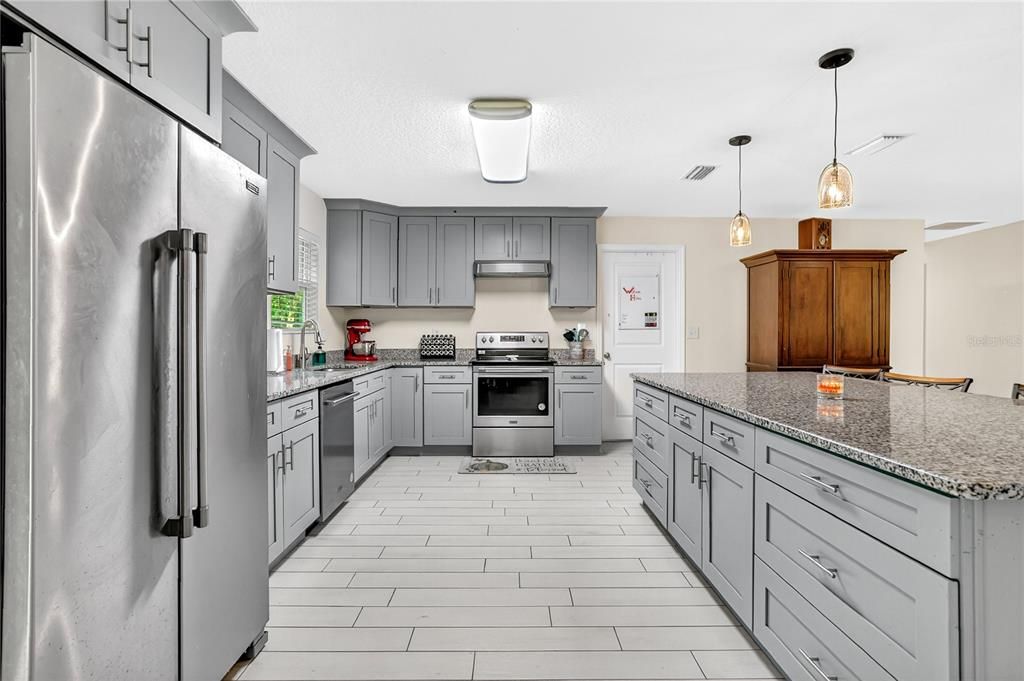 For Sale: $875,000 (4 beds, 3 baths, 2589 Square Feet)