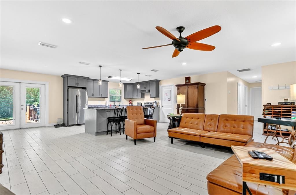 For Sale: $875,000 (4 beds, 3 baths, 2589 Square Feet)