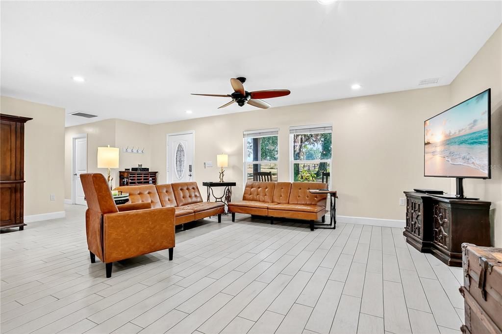 For Sale: $875,000 (4 beds, 3 baths, 2589 Square Feet)