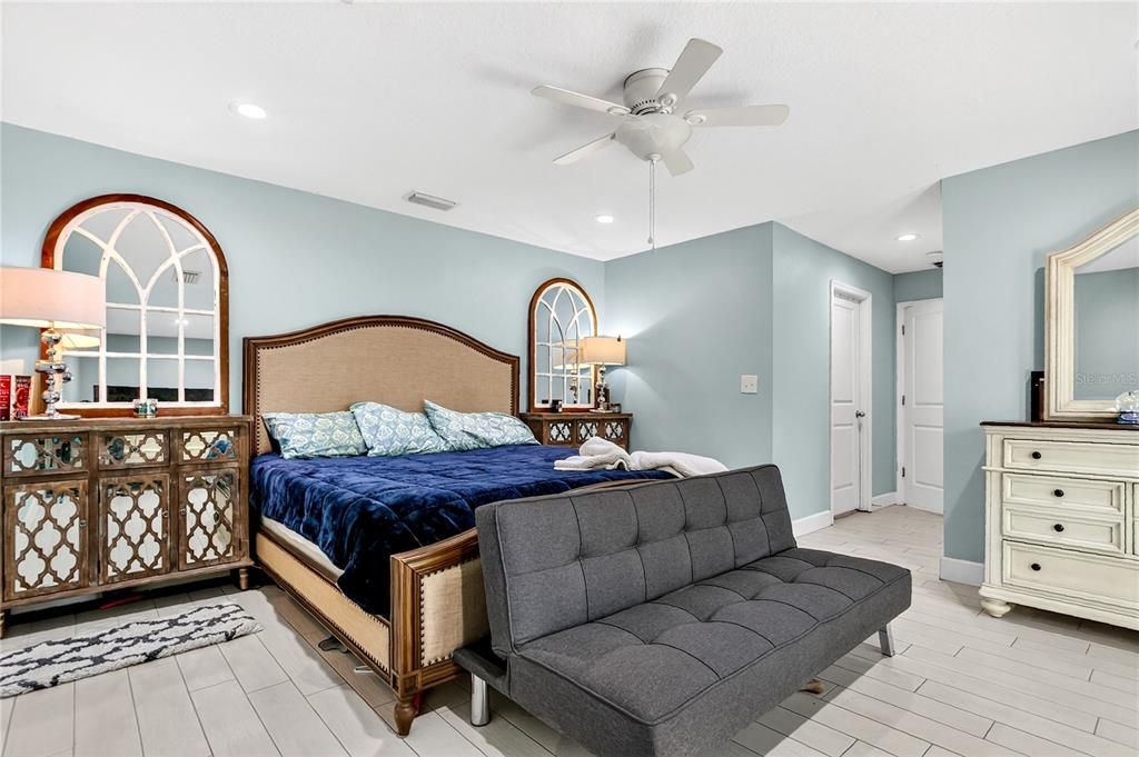 For Sale: $875,000 (4 beds, 3 baths, 2589 Square Feet)