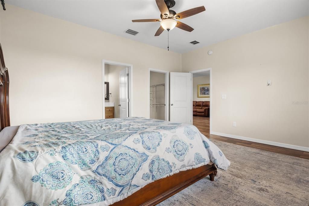 For Sale: $584,500 (3 beds, 4 baths, 1958 Square Feet)