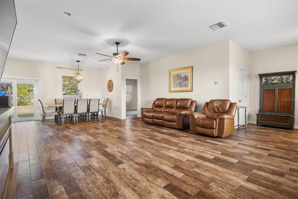 For Sale: $584,500 (3 beds, 4 baths, 1958 Square Feet)