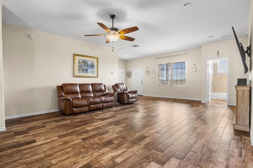 For Sale: $584,500 (3 beds, 4 baths, 1958 Square Feet)