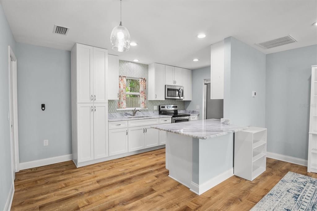 For Sale: $584,500 (3 beds, 4 baths, 1958 Square Feet)