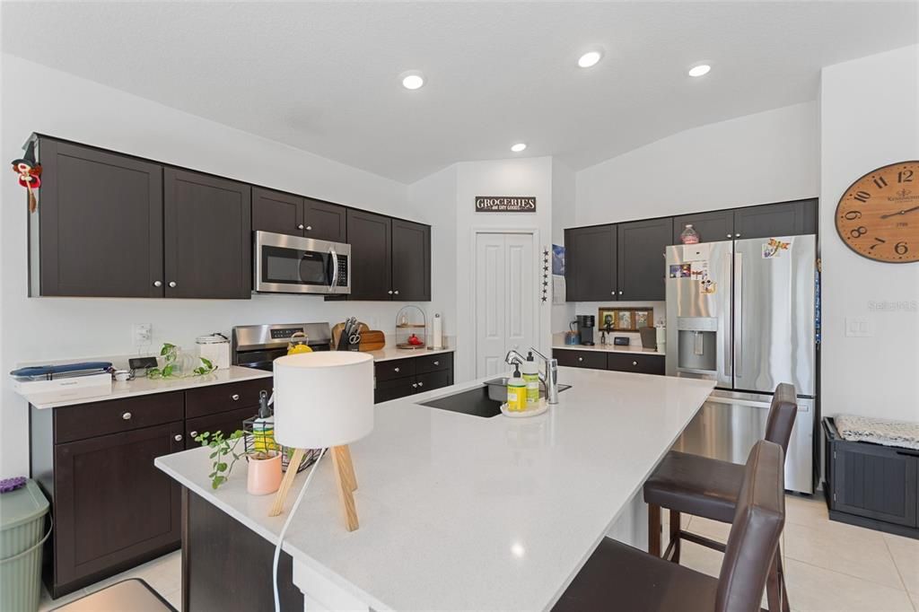 待售: $319,000 (4 贝兹, 2 浴室, 1935 平方英尺)