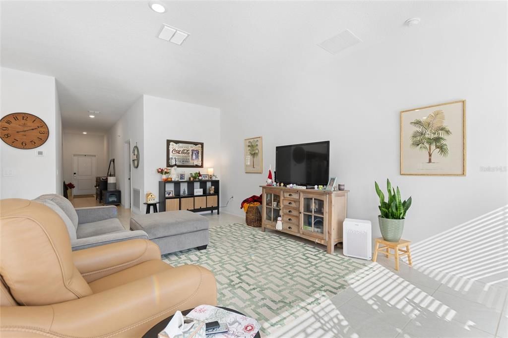 待售: $319,000 (4 贝兹, 2 浴室, 1935 平方英尺)