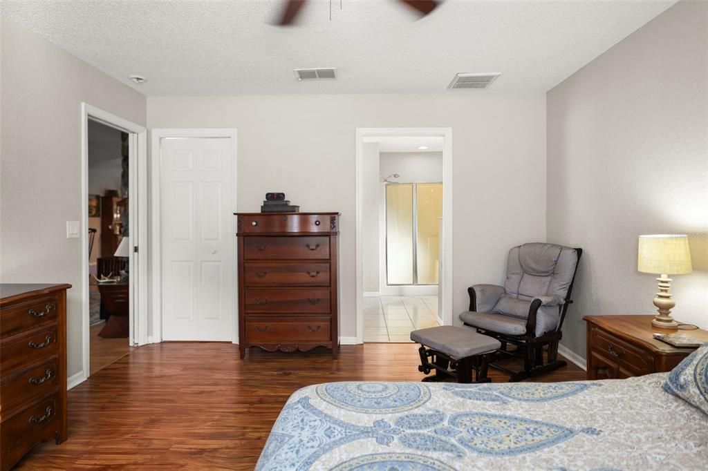 待售: $459,000 (4 贝兹, 2 浴室, 1917 平方英尺)