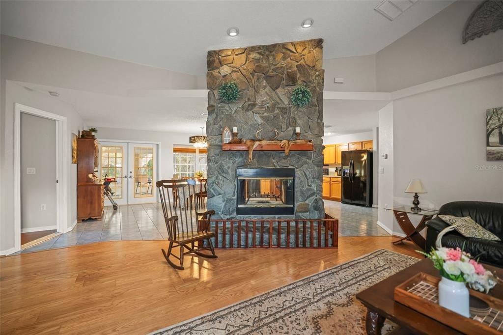 待售: $459,000 (4 贝兹, 2 浴室, 1917 平方英尺)