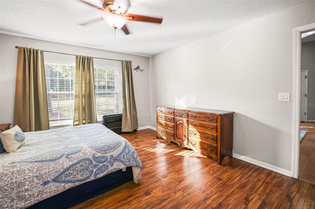 待售: $459,000 (4 贝兹, 2 浴室, 1917 平方英尺)