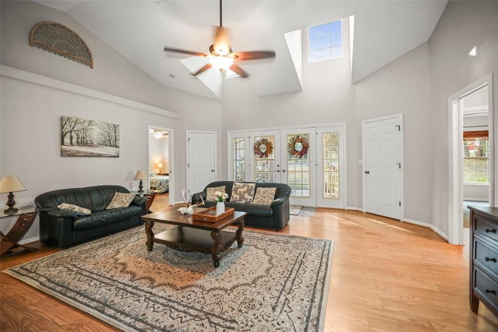 待售: $459,000 (4 贝兹, 2 浴室, 1917 平方英尺)