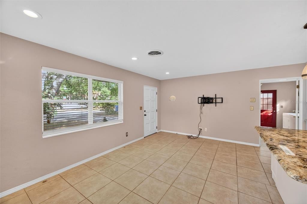 На продажу: $397,000 (3 спален, 1 ванн, 1290 Квадратных фут)