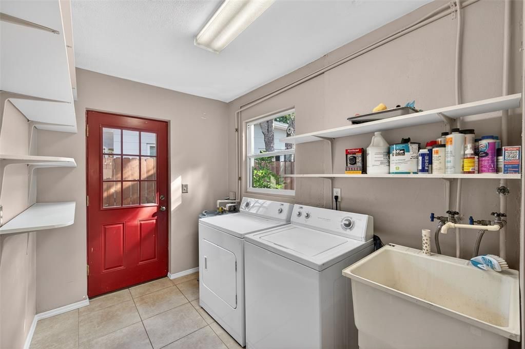 На продажу: $397,000 (3 спален, 1 ванн, 1290 Квадратных фут)