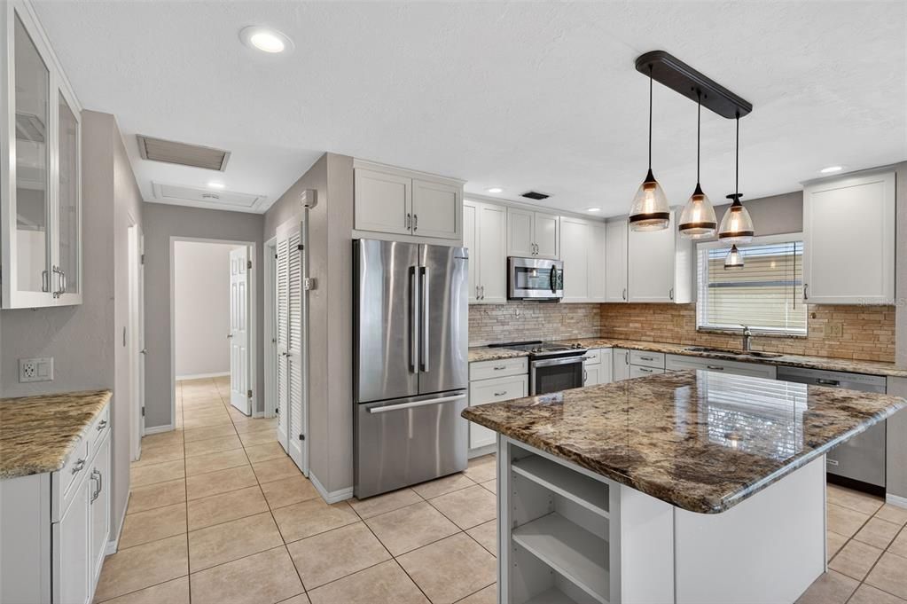 На продажу: $397,000 (3 спален, 1 ванн, 1290 Квадратных фут)