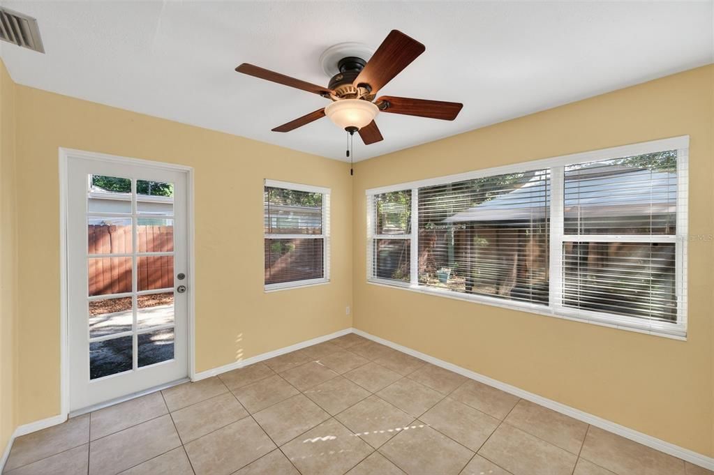 На продажу: $397,000 (3 спален, 1 ванн, 1290 Квадратных фут)