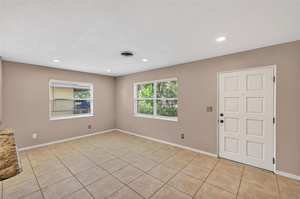 На продажу: $397,000 (3 спален, 1 ванн, 1290 Квадратных фут)