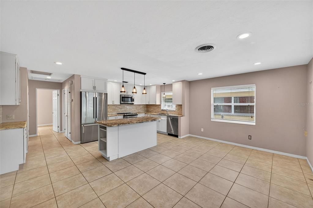 На продажу: $397,000 (3 спален, 1 ванн, 1290 Квадратных фут)