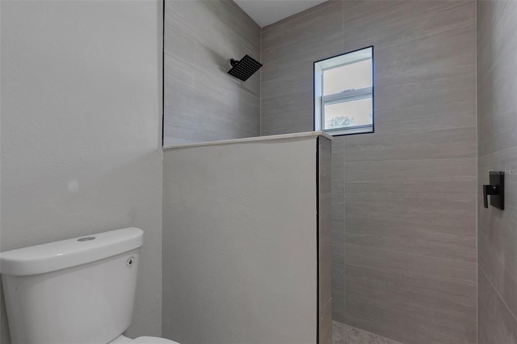 For Rent: $2,000 (3 beds, 2 baths, 1728 Square Feet)