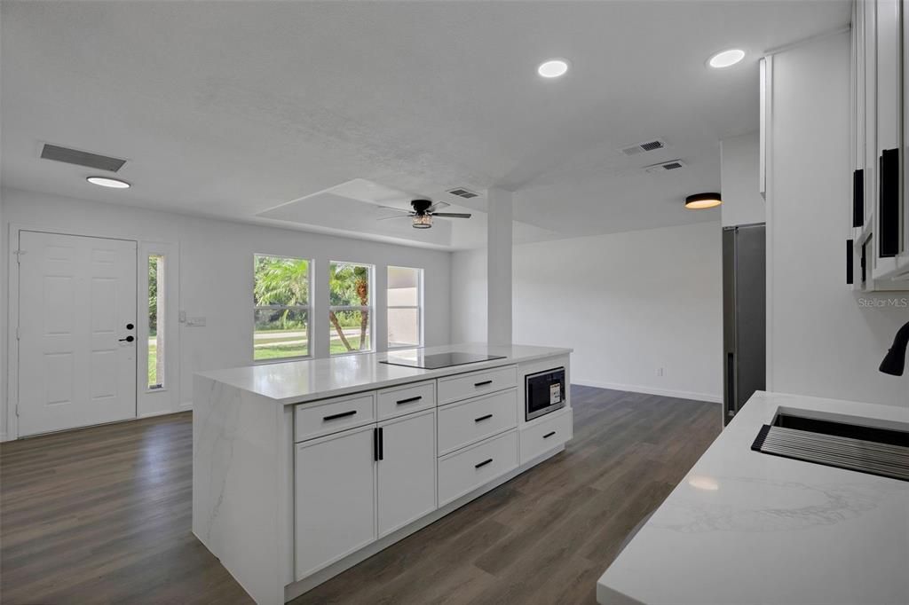 For Rent: $2,000 (3 beds, 2 baths, 1728 Square Feet)