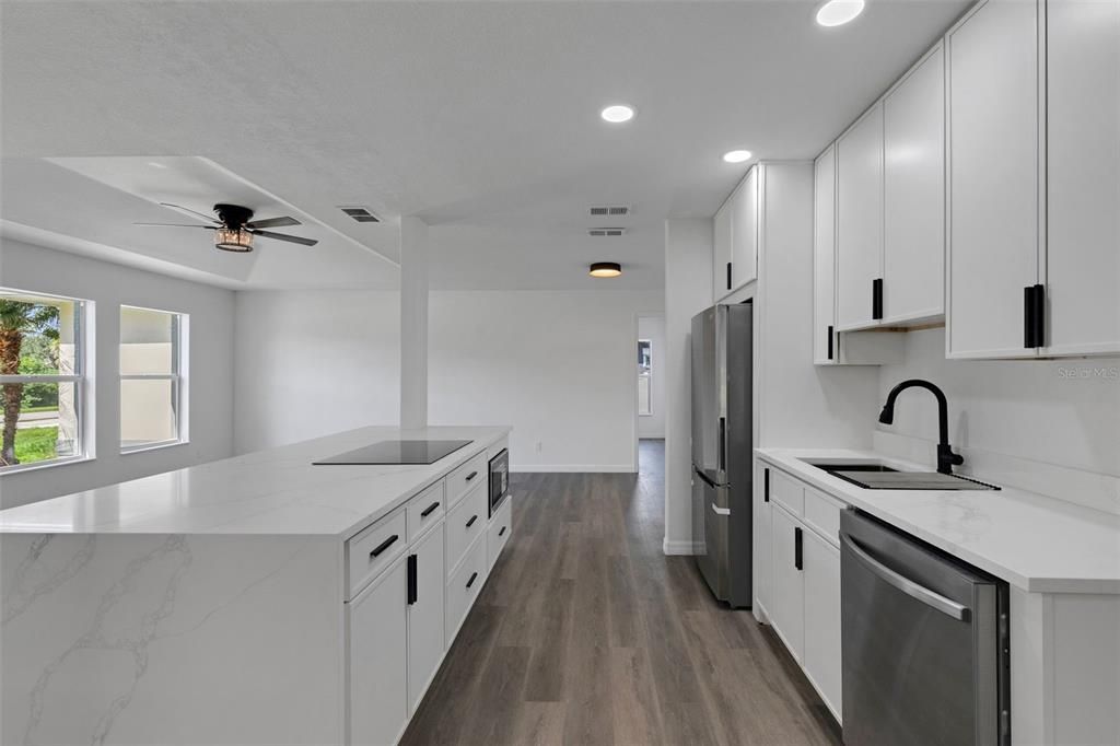 For Rent: $2,000 (3 beds, 2 baths, 1728 Square Feet)