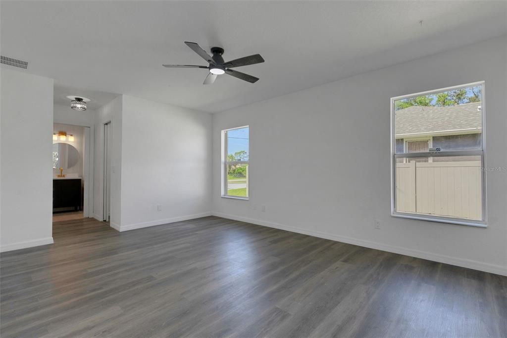 For Rent: $2,000 (3 beds, 2 baths, 1728 Square Feet)