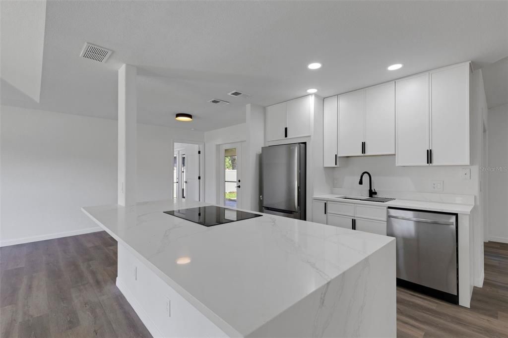 For Rent: $2,000 (3 beds, 2 baths, 1728 Square Feet)